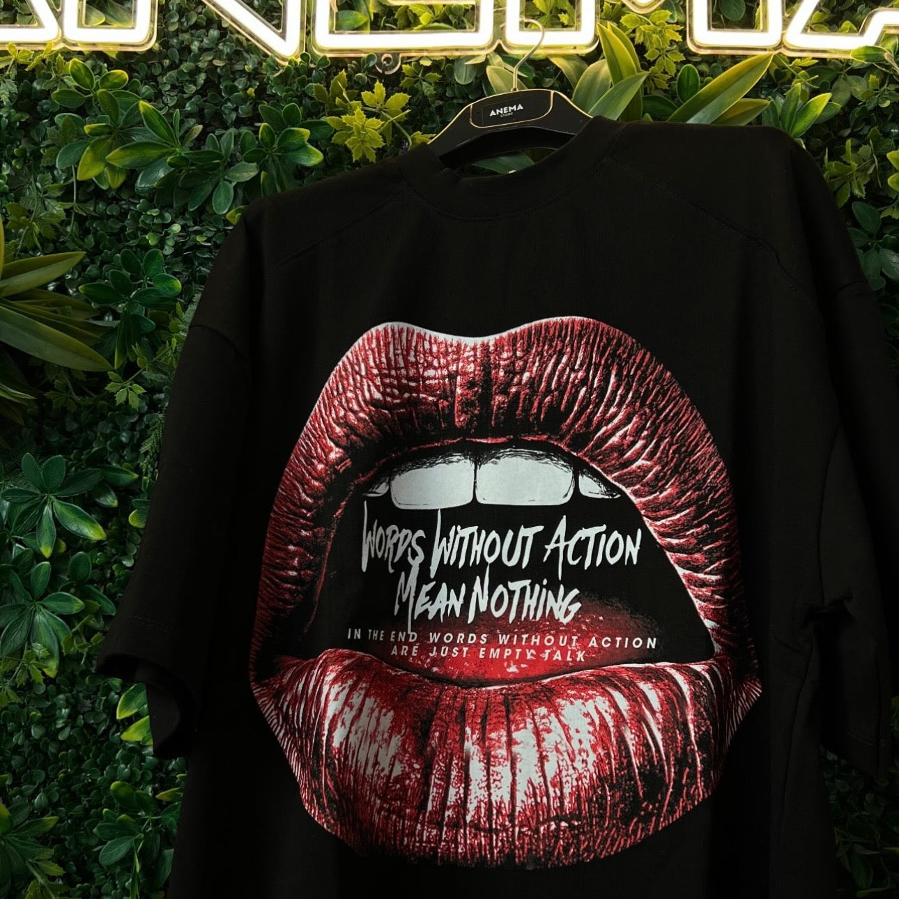 T-SHIRT LIP